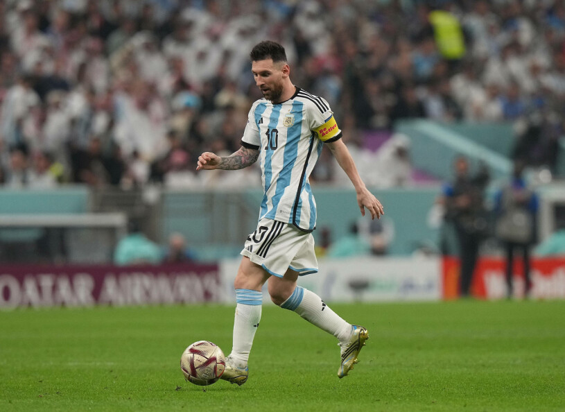 Steffo Törnquist i ett annat liv? Fotbollsspelaren Lionel Messi på fotbollsplanen