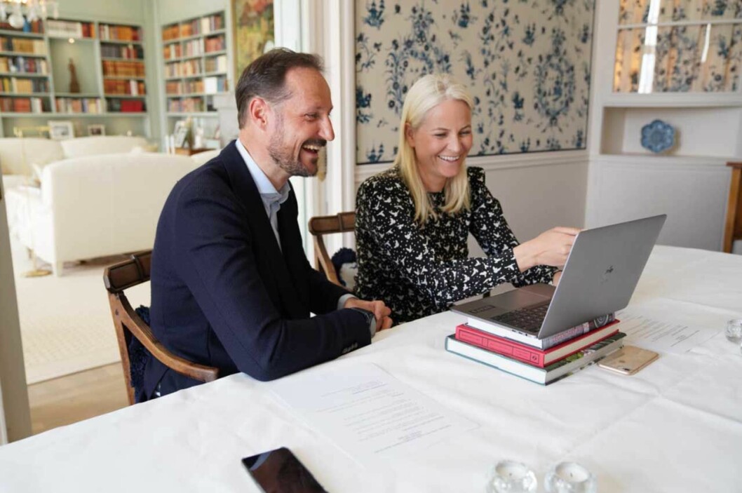 Haakon och Mette-Marit på Skaugum. Haakon och Mette-Marit