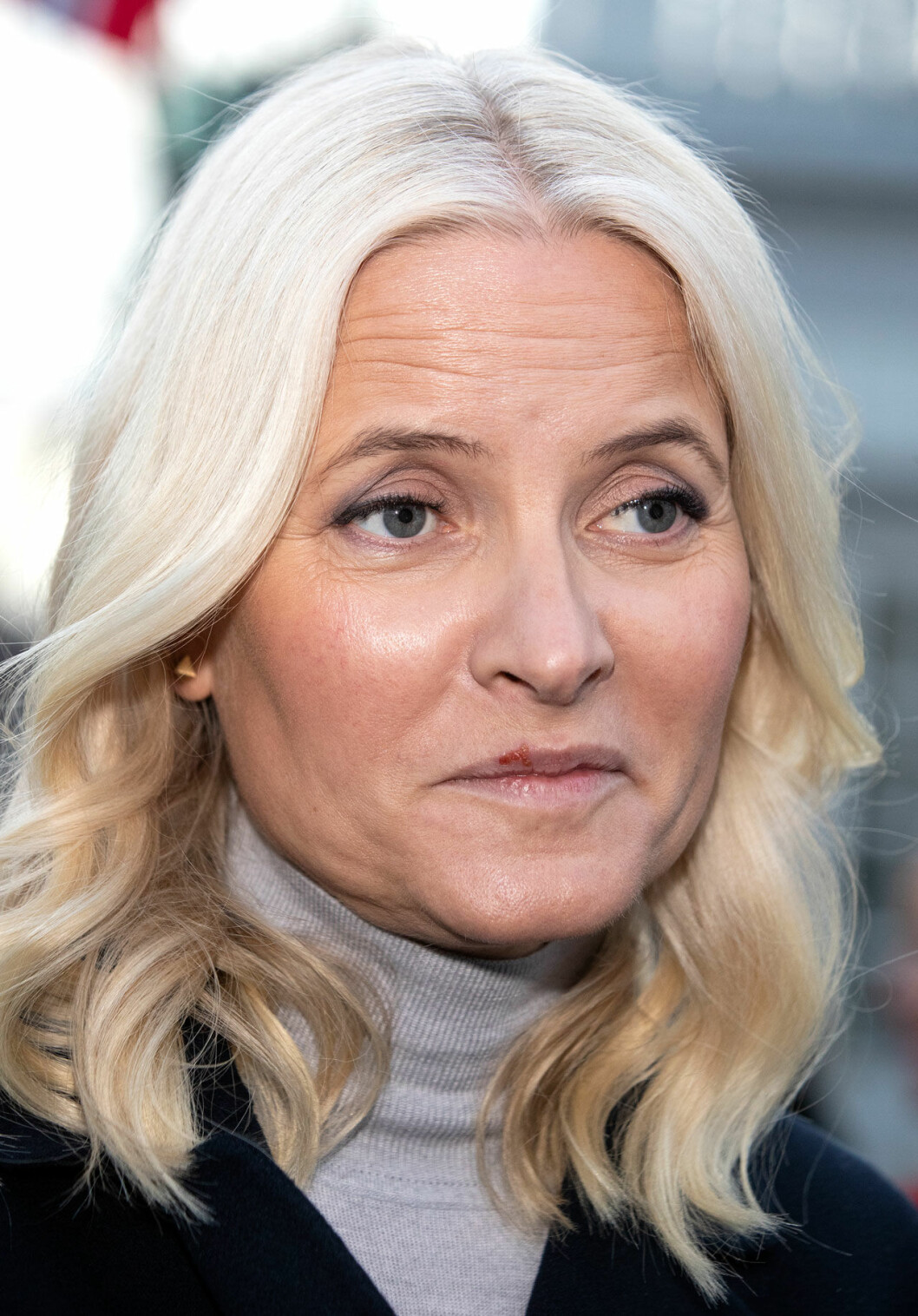 Mette-Marit är extra sårbar för coronaviruset. Mette-Marit är extra sårbar för coronaviruset.