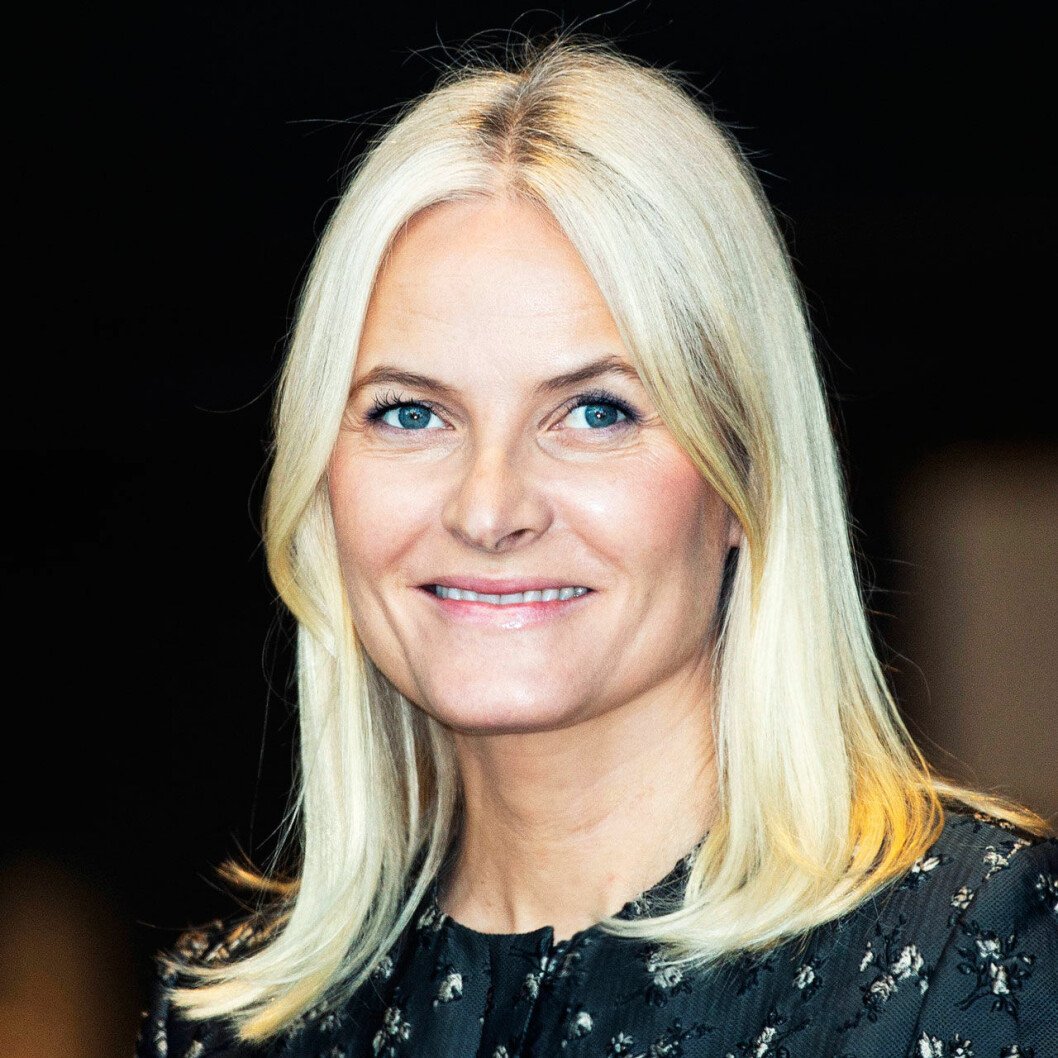 Sedan Mette-Marit fick diagnosen för ett och ett halvt år sedan har de kungliga uppdragen blivit rejält mycket färre – sjukdomen och orken styr hur mycket hon kan jobba. Oro för kronprinsessan Mette-Marit i coronakrisen
