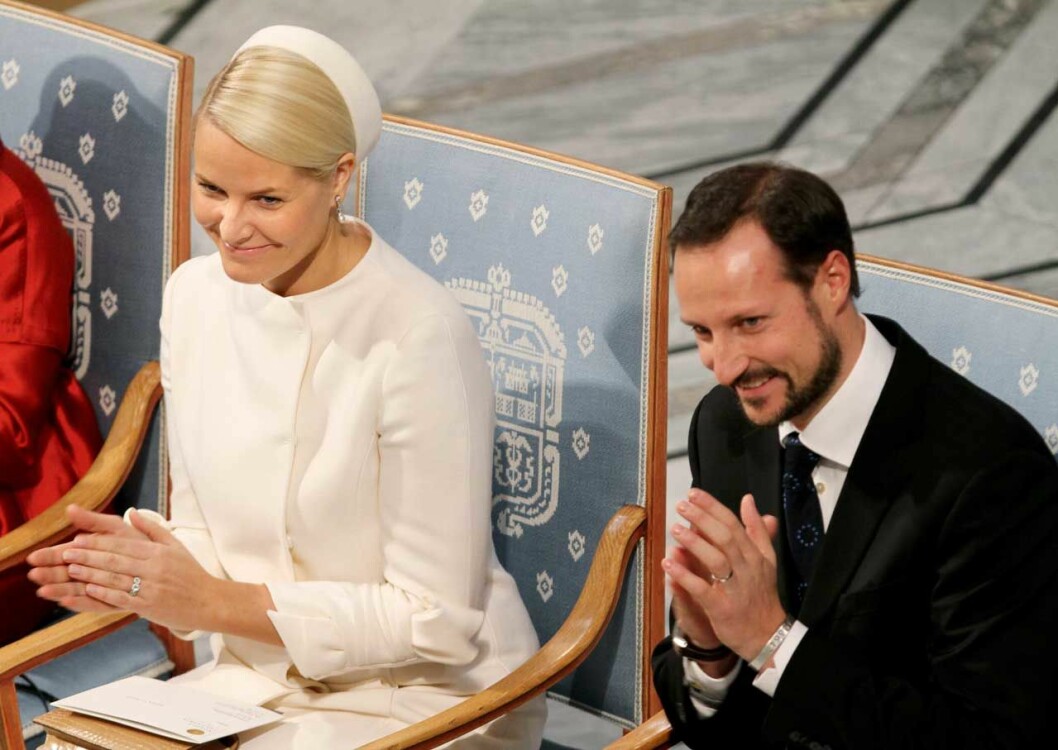 Första gången Mette-Marit bar Valentinokappan var vid Nobelprisutdelningen 2009. Mette-Marits på Nobels fredspris 2009