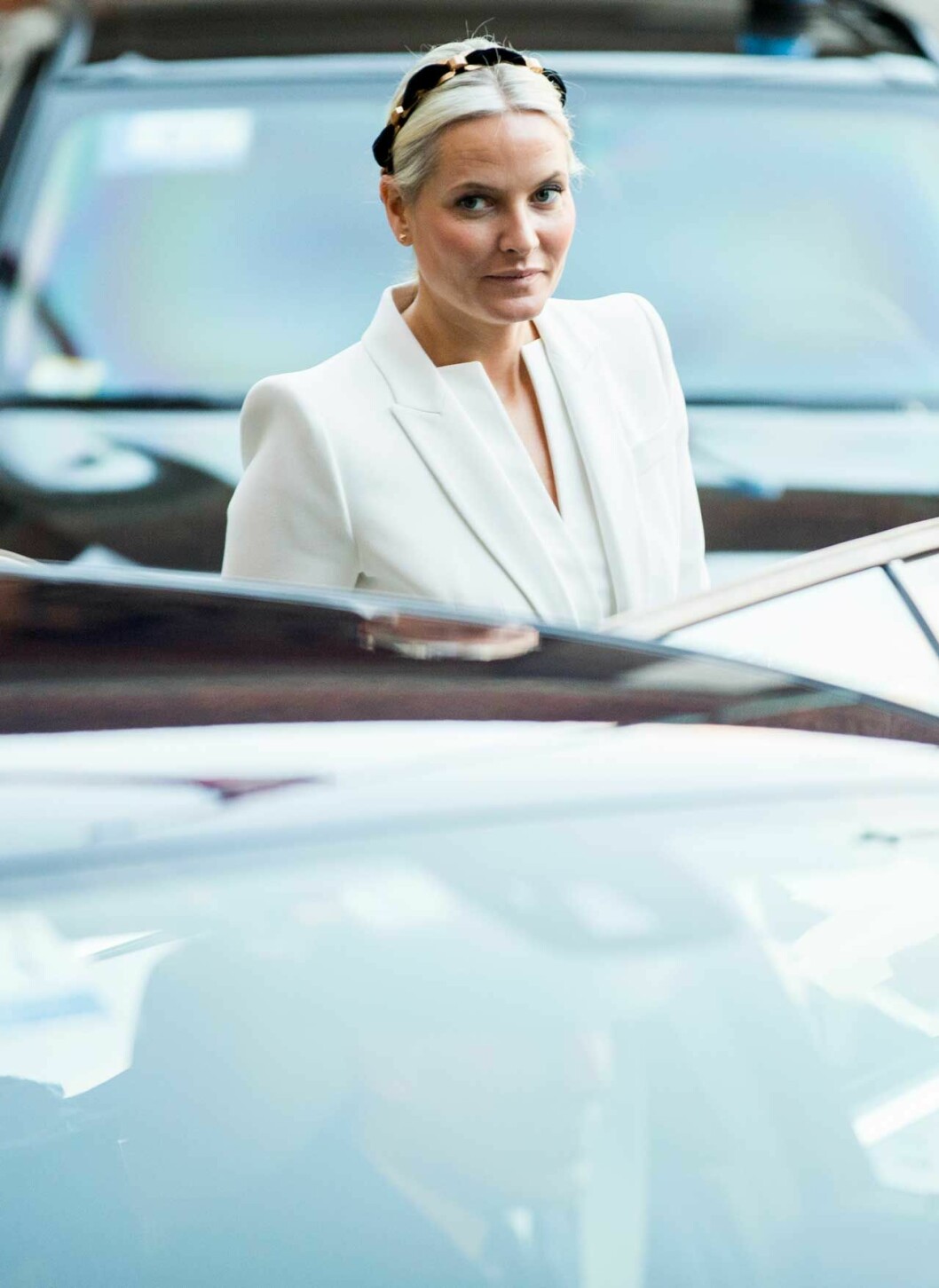 På fredsprisutdelningen 2015 bar Mette-Marit Prada-diademet med ett svart sammetsband genom öglorna. Mette-Marit 2015