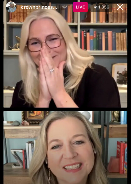 Mette-Marit kunde inte dölja sin förtjusning över att få samtala med Cheryl Strayed i sin livesändning. mette-marit
