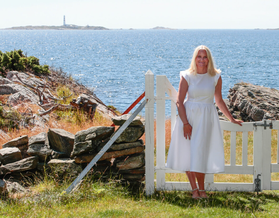 Mette-Marit förvandlad till norsk sommardröm. Kronprinsessan Mette-Marit på Dvergsøya.