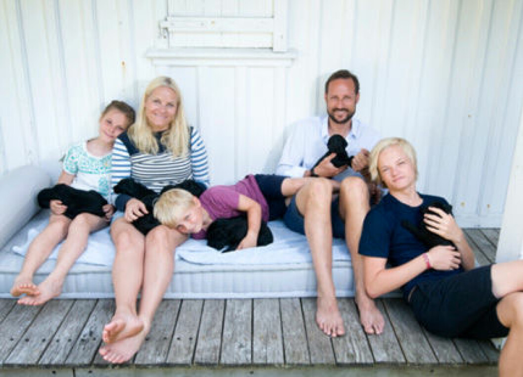 mette-marit-haakon-barn-hovet