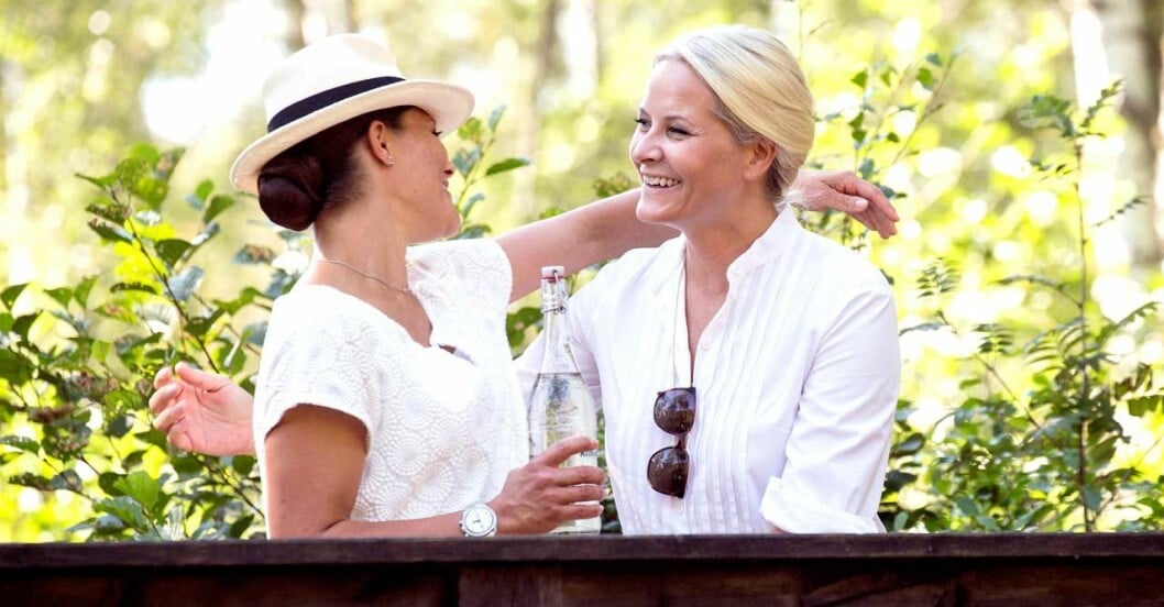 Kramarna är alltid varma och långa när Victoria och Mette-Marit ses. Kramarna är alltid varma och långa när Victoria och Mette-Marit ses.