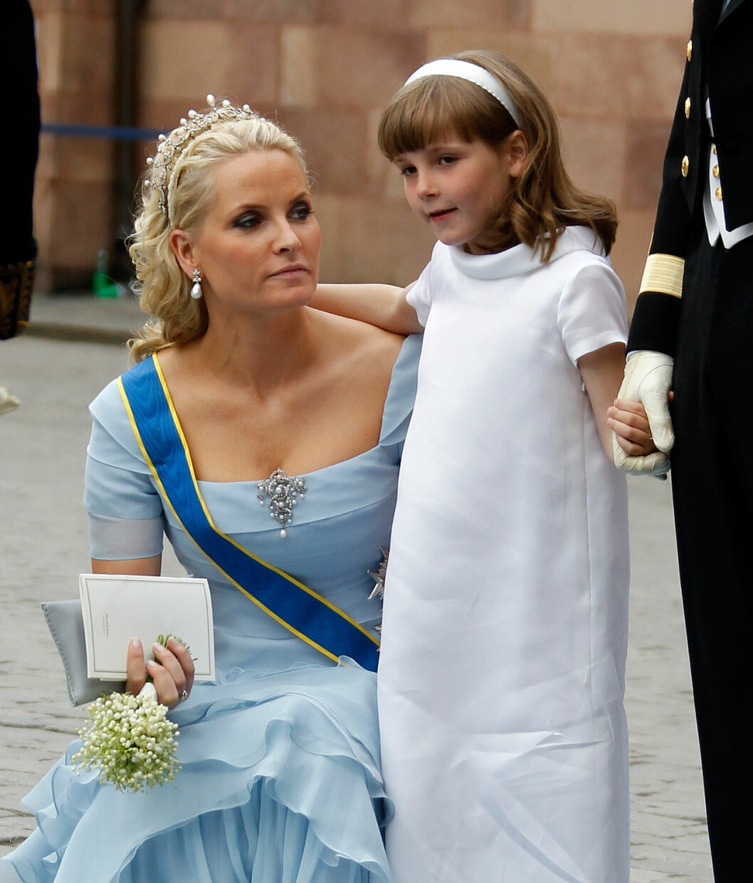 Prinsessan Alexandra som brudnäbb på kronprinsessan Victorias bröllop. Prinsessan Alexandra som brudnäbb på kronprinsessan Victorias bröllop.