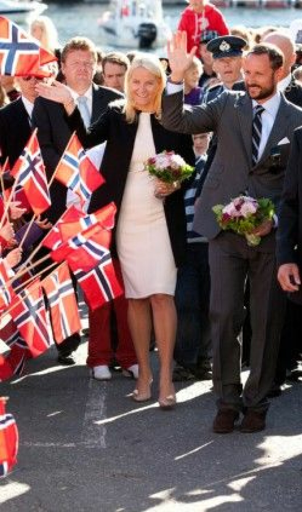 Kronprinsparet är mycket populära i Norge. Kronprinsparet är mycket populära i Norge.