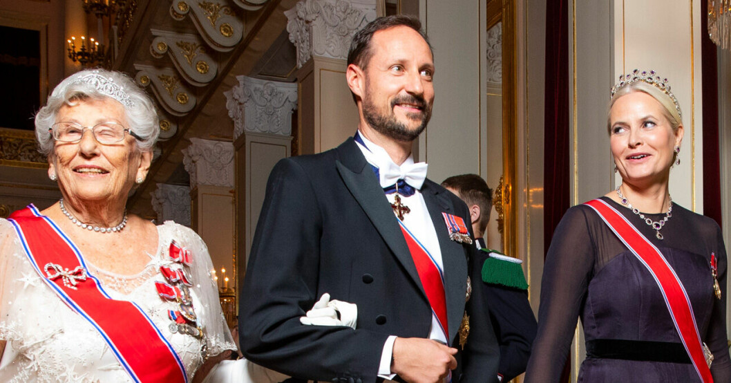Nya bilderna väcker oro: norska prinsessan i rullstol