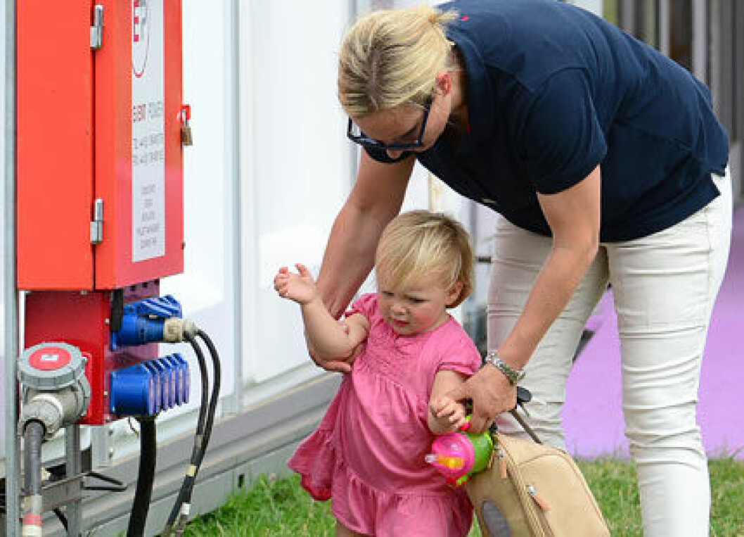 mia-zara-phillips-ao