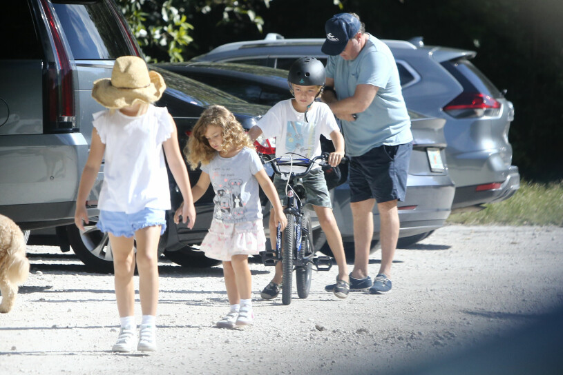 Ett, två, tre – go! Cykelprinsen Nicolas är i farten. Prinsessan Leonore, prinsessan Adrienne, prins Nicolas och Chris O'Neill