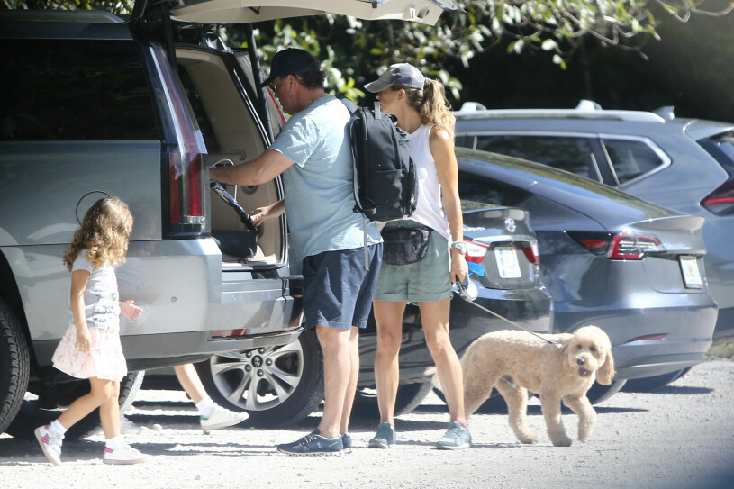 Hunden Teddy – redo för promenad! Chris O'Neill, prinsessan Madeleine och prinsessan Adrienne