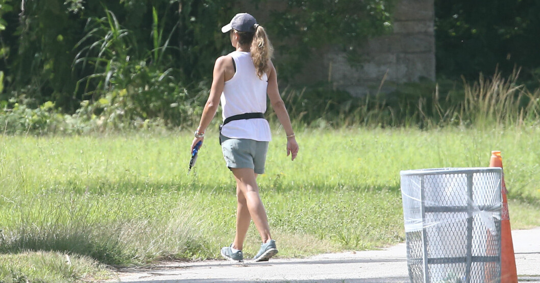 Bekväma kläder för en hundpromenad i Miami! Prinsessan Madeleine
