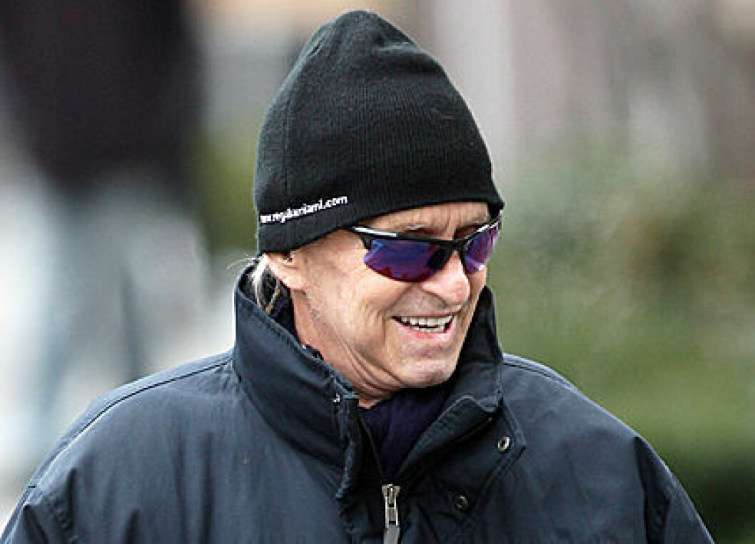 Michael Douglas ser ut att vara på bättringsvägen.