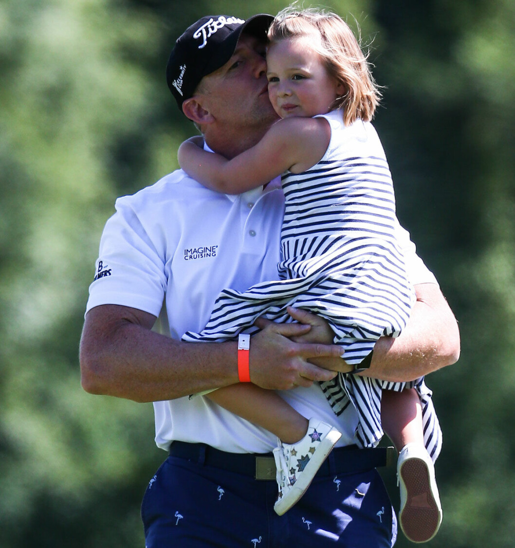 Mike Tindall med äldsta dottern Mia.