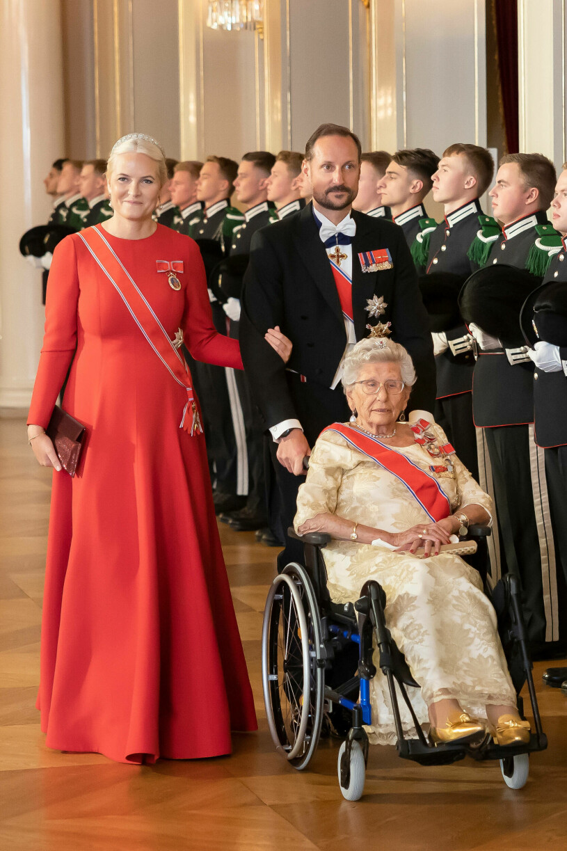Kronprinsessan Mette-marit, kronprins Haakon och prinsessan Astrid