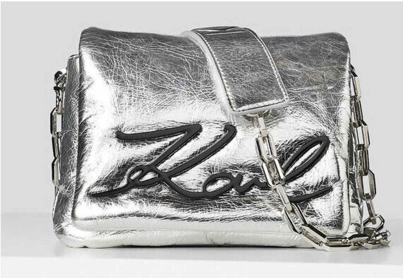 mode våren 2022 – silverväska från Karl Lagerfeld