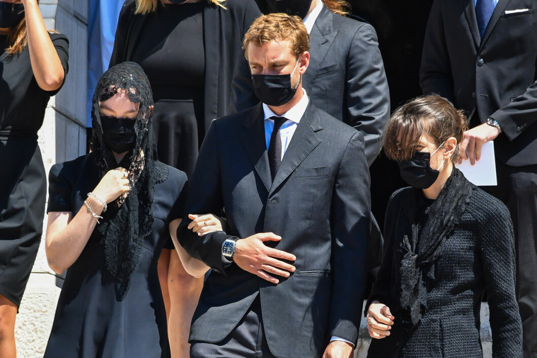 Pierre Casiraghi med sin fru Beatrice, till höger hans syster Charlotte. Pierre Casiraghi med sin fru Beatrice, till höger hans syster Charlotte.