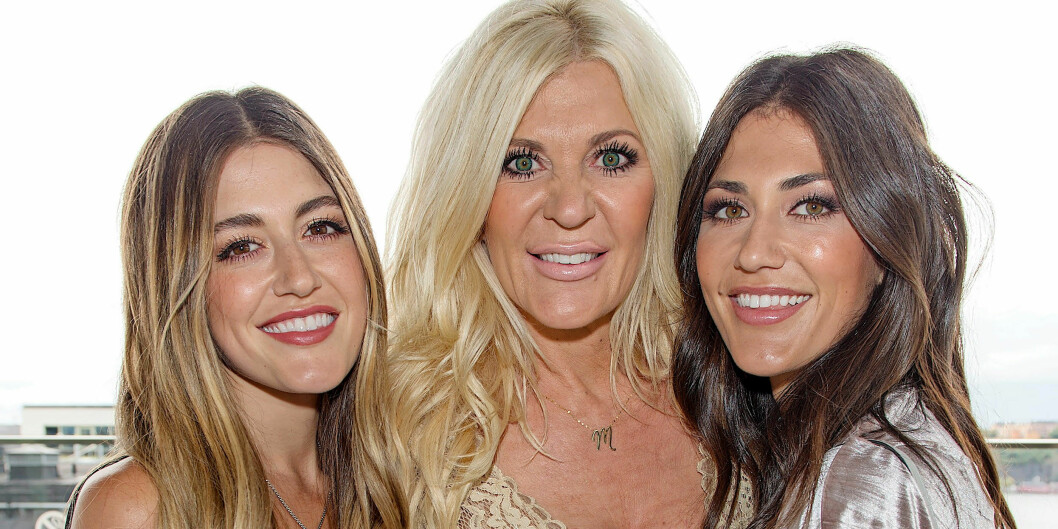 Maria Montazami med döttrarna Hanna och Sara. Hon och Kamran har även dottern Emma och sonen Nicholas. Maria Montazami med döttrarna Hanna och Sara