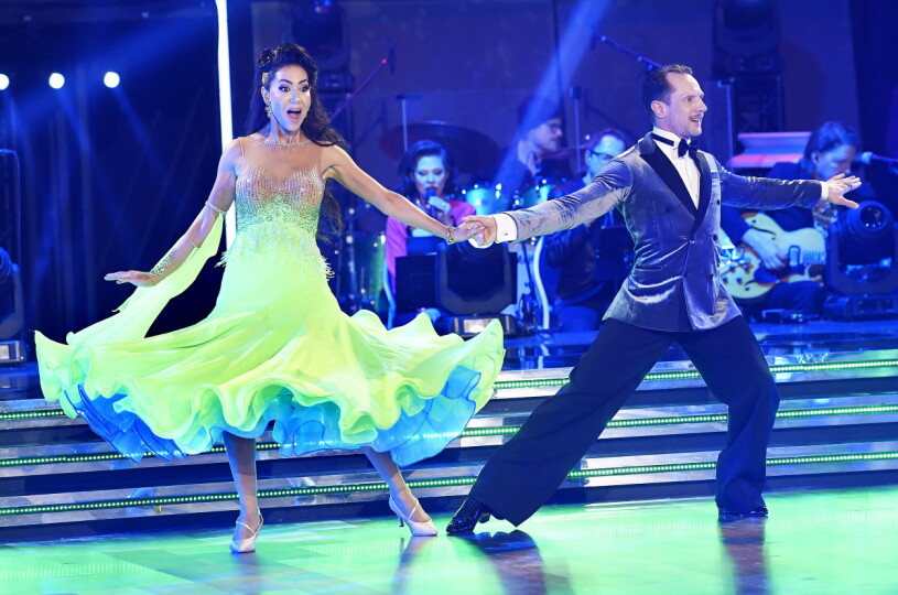 Mouna och Tobias under premiäravsnittet.