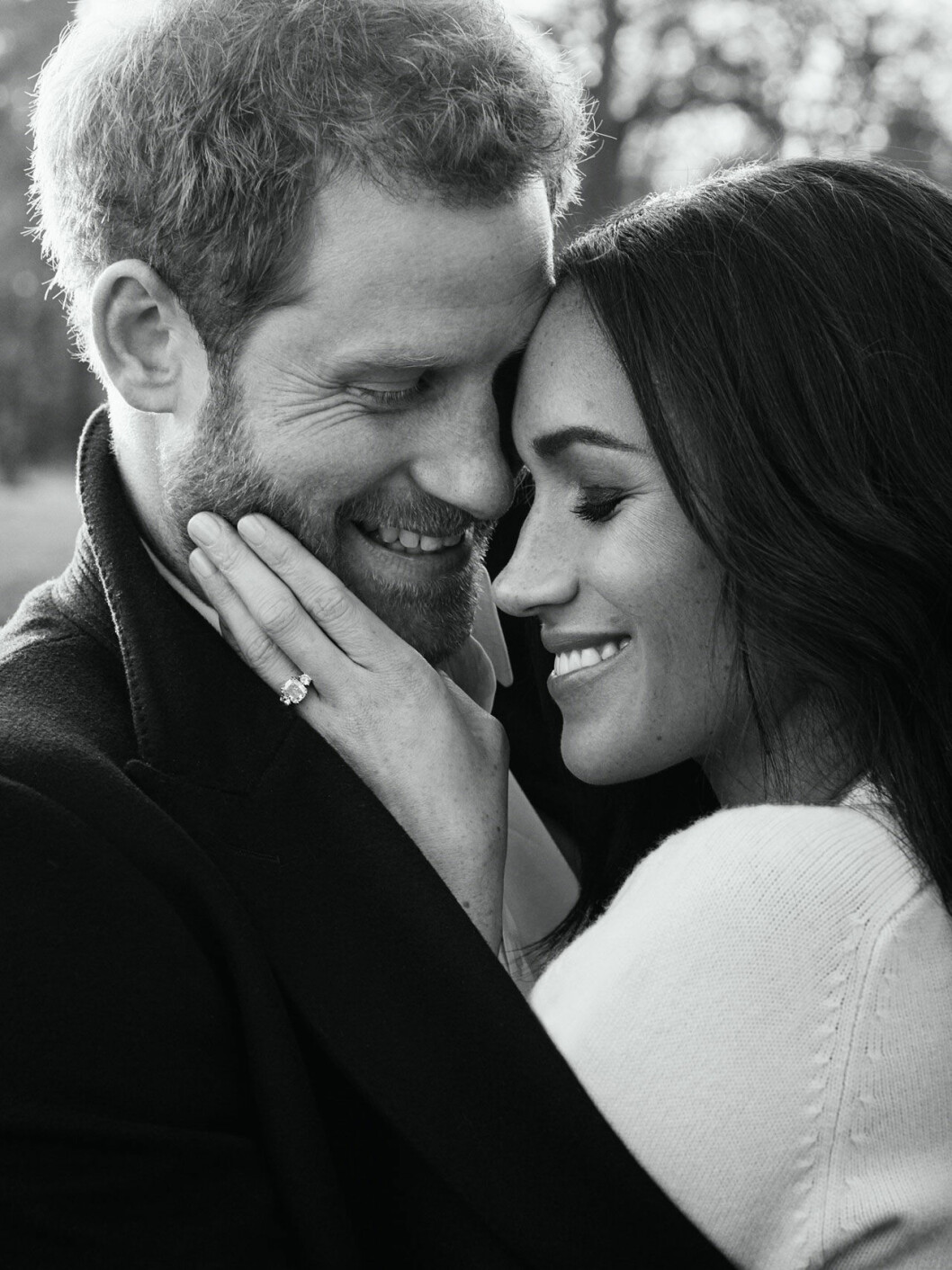 Meghan Markle och prins Harry på sitt officiella förlovningsfoto Meghan och Harrys förlovningsfoto