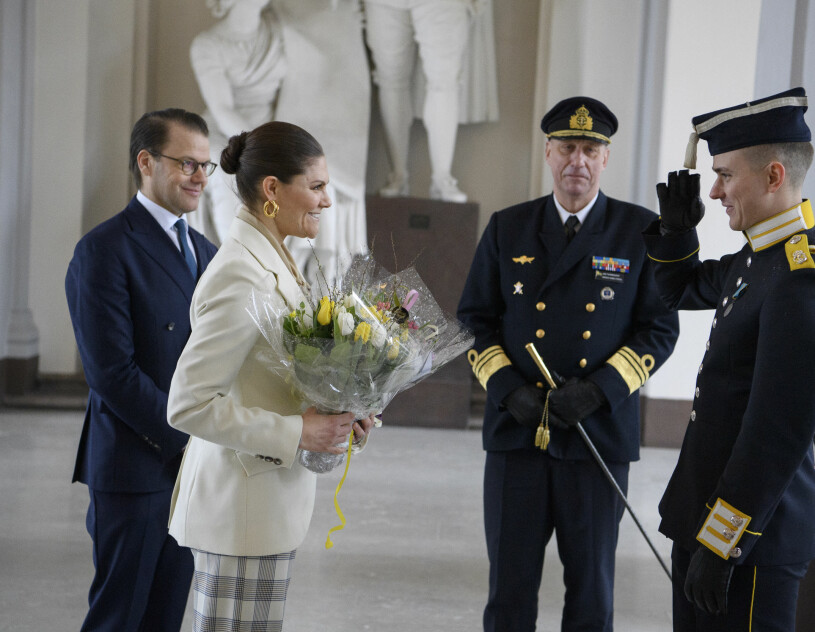 Namnsdagen 2020: En kort liten ceremoni för rikets tronföljare.