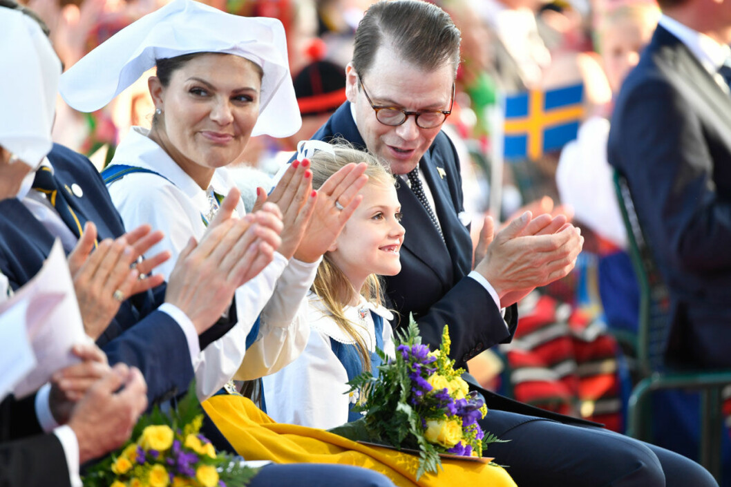 Kronprinsessan Victoria och prinsessan Estelle vid nationaldagsfirandet på Solliden på Skansen.