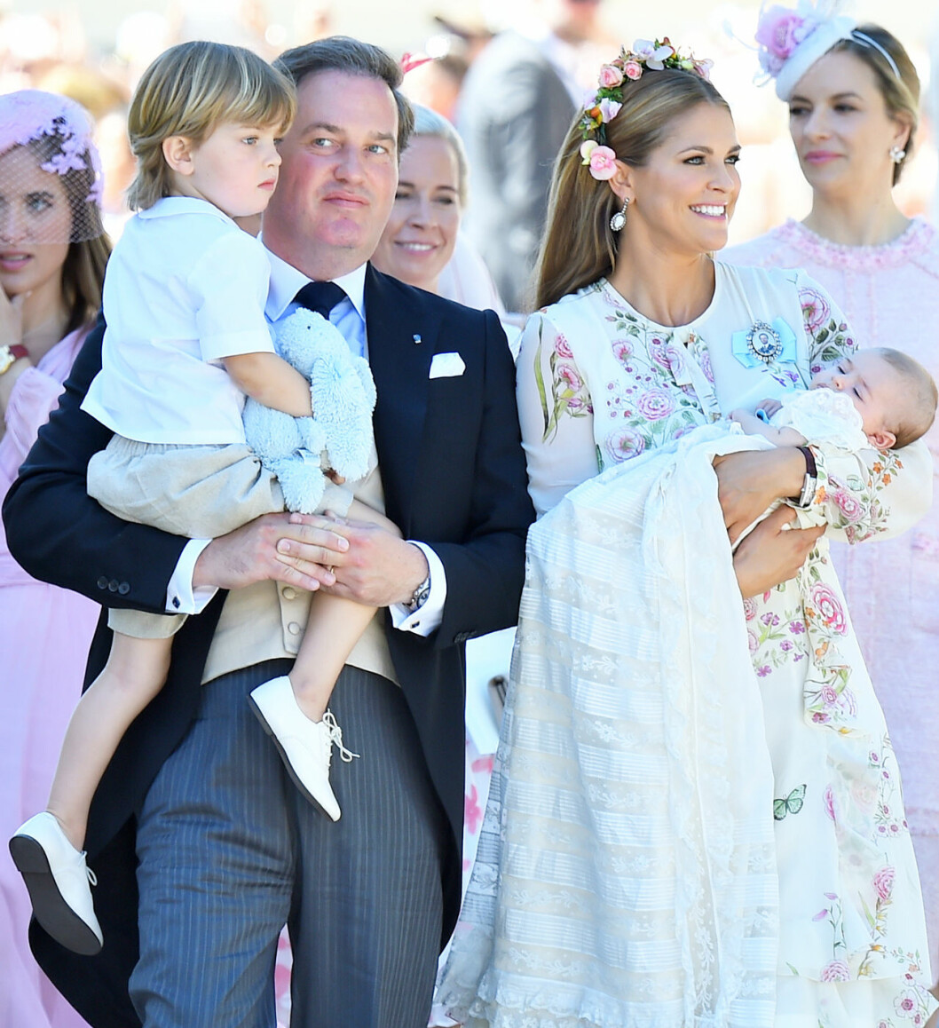 Prins Nicolas tillhör kungafamiljen, men inte Kungahuset. Prins Nicolas tillhör kungafamiljen, men inte Kungahuset.