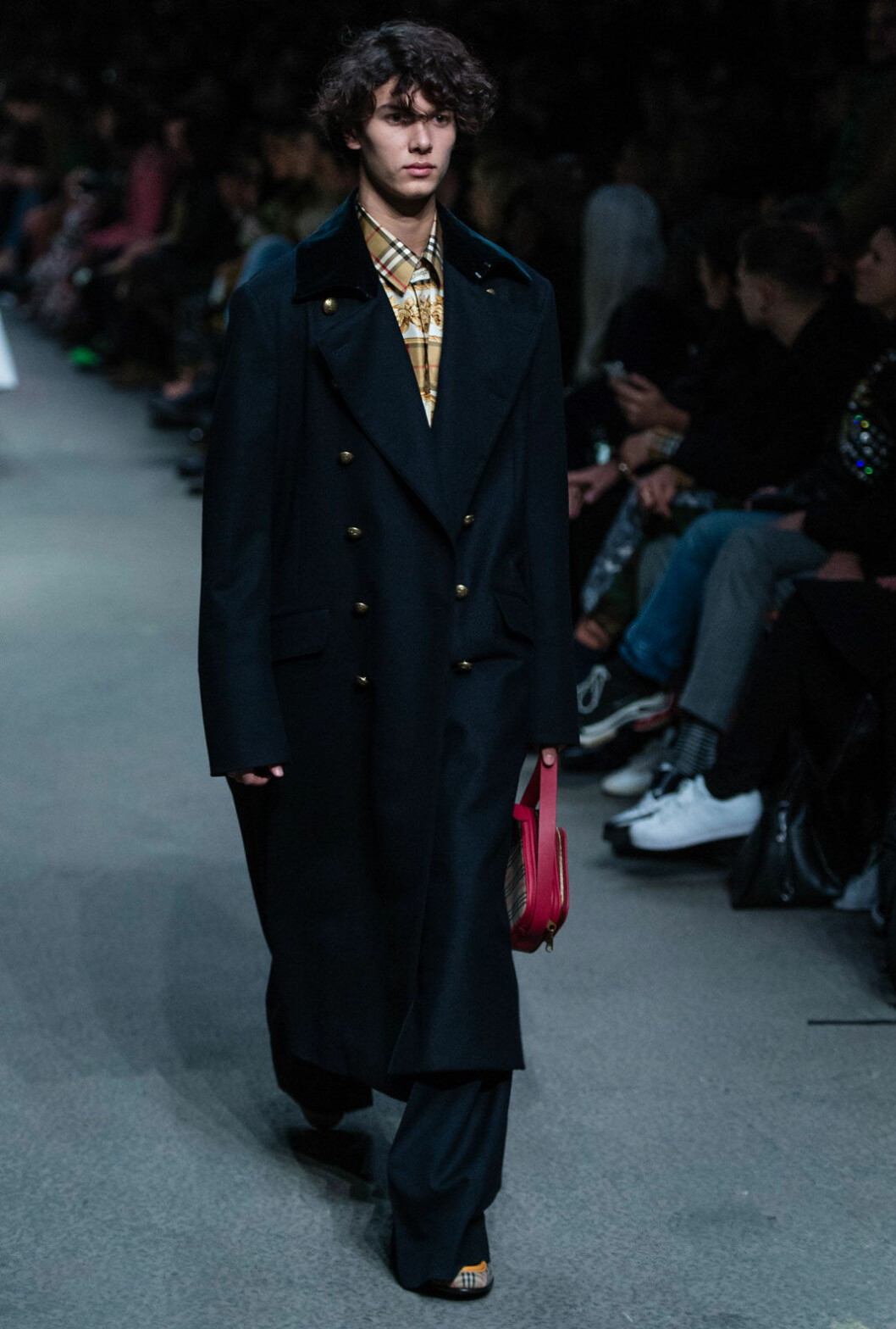 Så här såg det ut när prins Nikolai gick på catwalken för Burberry. Så här såg det ut när prins Nikolai gick på catwalken för Burberry.
