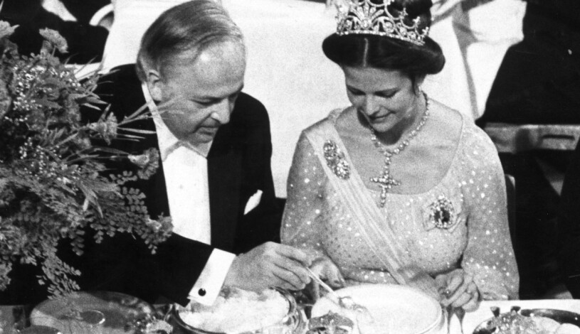 Silvias första Nobelfest som drottning blev minnesvärd. Fysikpristagaren Burton Richter gjorde en rejäl tabbe under 1976 års Nobelfest. Han satte skeden i drottning Silvias soppskål. Silvia som bara hade varit drottning i ett halvår höll masken, men särskilt roligt kan det inte ha varit. Fysikpristagaren Burton Richter smakade på Silvias soppa