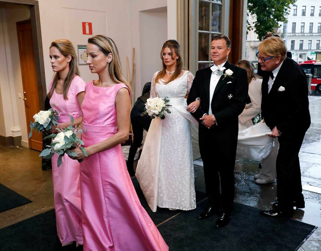 Bruden far, Per Taube, stod redo att överlämna sin dotter till. noppe lewenhaupt