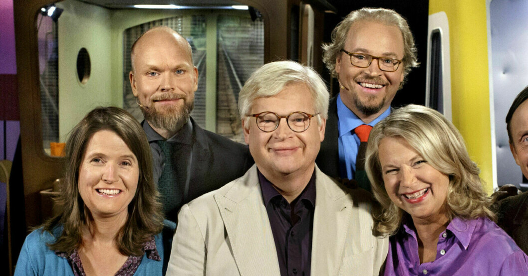 Louise Epstein och Thomas Nordegren är en välkänd duo. Förutom programmet i Sveriges Radio har de synts i populära frågesportprogrammet På spåret. Louise Epstein och Thomas Nordegren