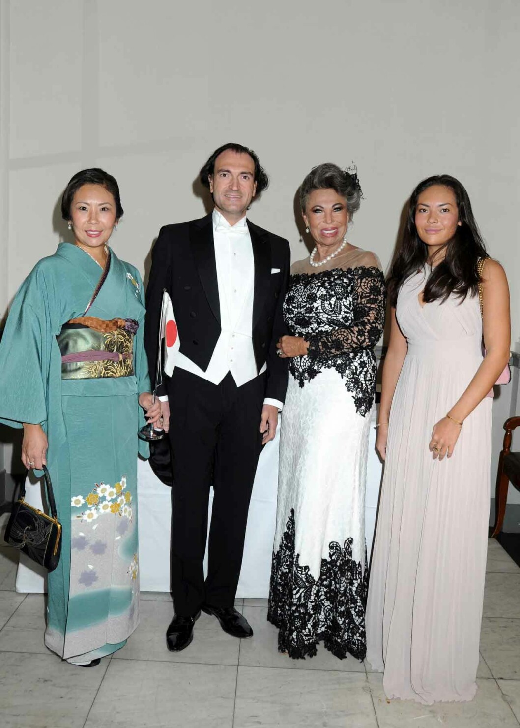 Noriko och Alexander Östling med Wonna de Jong Schaefer och Maya Östling. Noriko och Alexander Östling med Wonna de Jong Schaefer och Maya Östling.