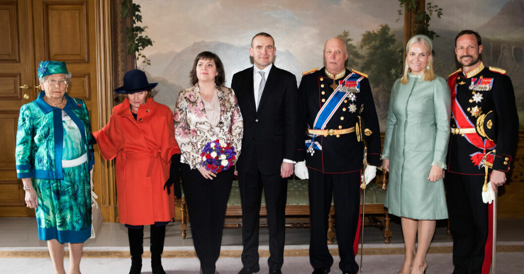 Sanningen bakom nya bilden: Därför satt norska prinsessan i rullstol