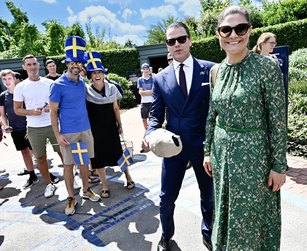 Prins Daniel och kronprinsessan Victoria i Nya Zeeland med ett gäng bosatta svenskar