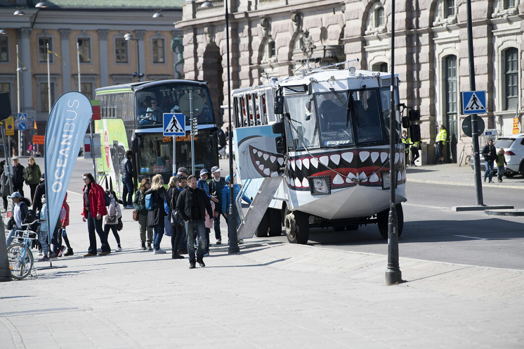 En tur med Ocean bus i Stockholm tar runt 75 minuter. Ocean bus