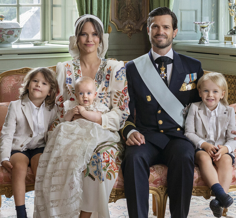 Hela prinsfamiljen: Sofia och Carl Philip med Alexander, snart 6, Gabriel, 4, och Julian, 1.