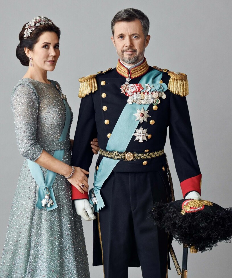 Mary med sin Frederik. De har varit ett par i 21 år och gifta i 17. De nya officiella galabilderna på kronprinsessan Mary och kronprins Frederik