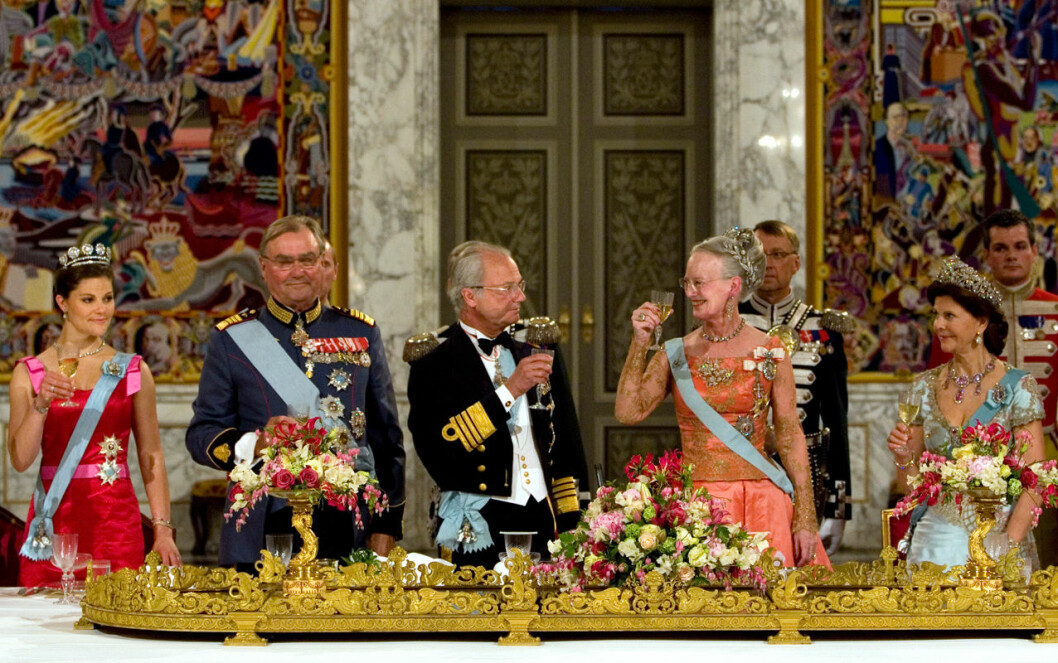 Så här såg det ut 2007, när kungaparet var på officiellt besök hos drottning Margrethe och prins Henrik. Victorias och Daniel business-tripp blir dock på en snäppet lägre nivå. 2007 var kungaparet och kronprinsessan på officiellt besök hos drottning Margrethe och prins Henrik.