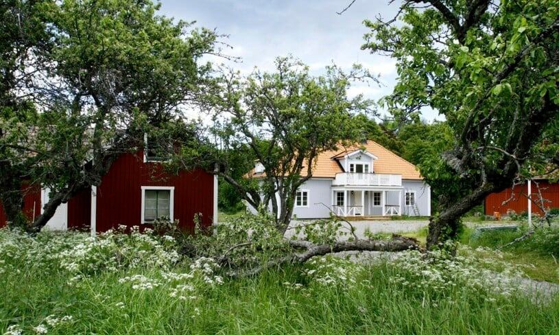 Ökenäs gård. När Sofia och Carl Philip säger att de ska åka till landet – då är det hit de ska. Prins Carl Philips gård Ökenäs i Södermanland