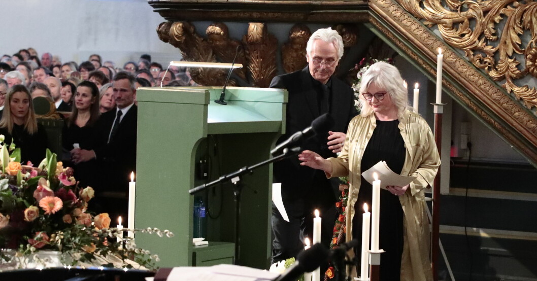 Olav Bjørshol och Marianne Behn på Aris begravning. Olav Bjørshol och Marianne Behn