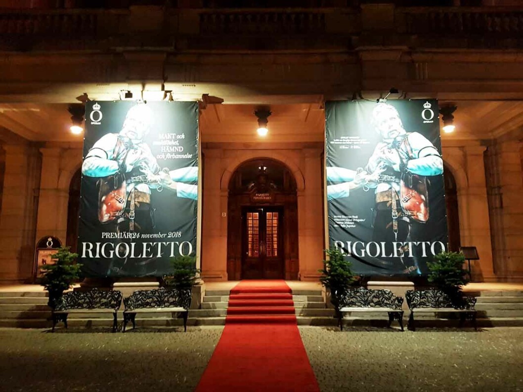 Röda mattan utrullad på Operan för succén Rigoletto.