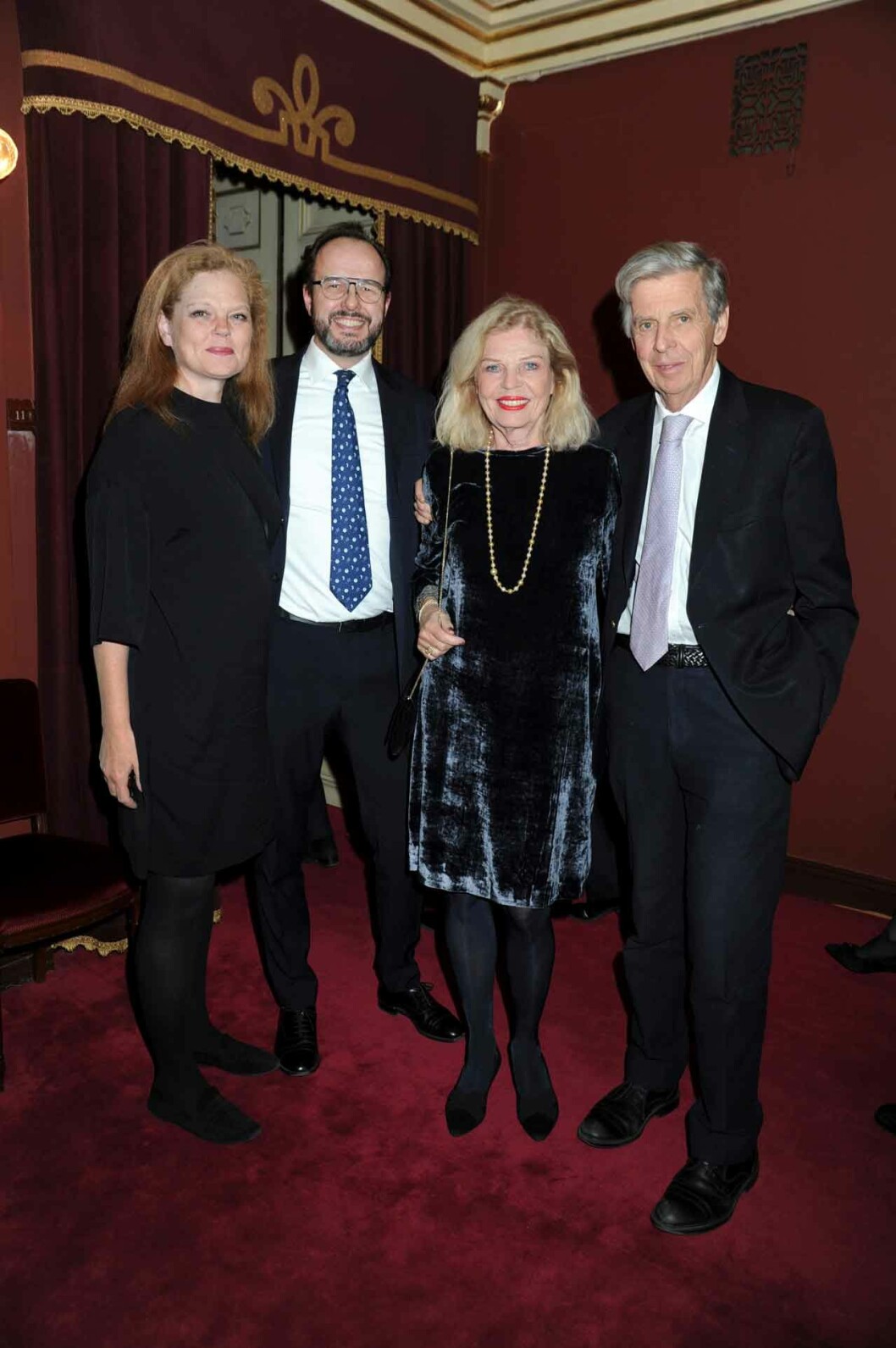 Stephanie Wesslau, Mats Hamberg, Gunilla Curman samt hennes make Robert af Jochnich. Stephanie Wesslau, Mats Hamberg, Gunilla Curman samt hennes make Robert af Jochnich.