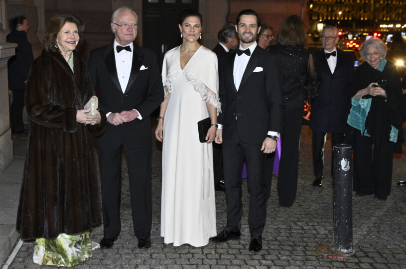 Kungafamiljen på plats – men Daniel och Sofia saknas.