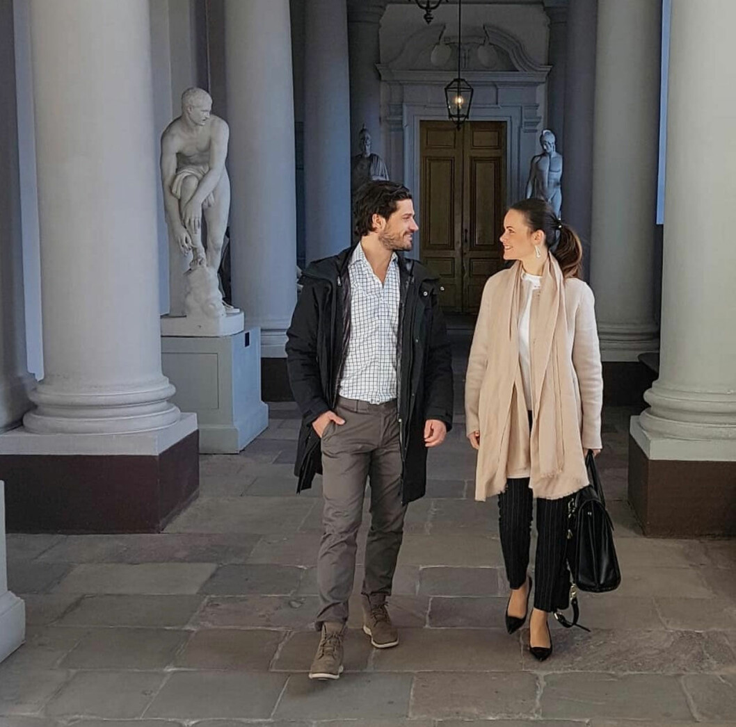 Happier days. Sofia och Carl Philip på väg hem från kontoret. Sofia och Carl Philip på möte med Prinsparets stiftelse