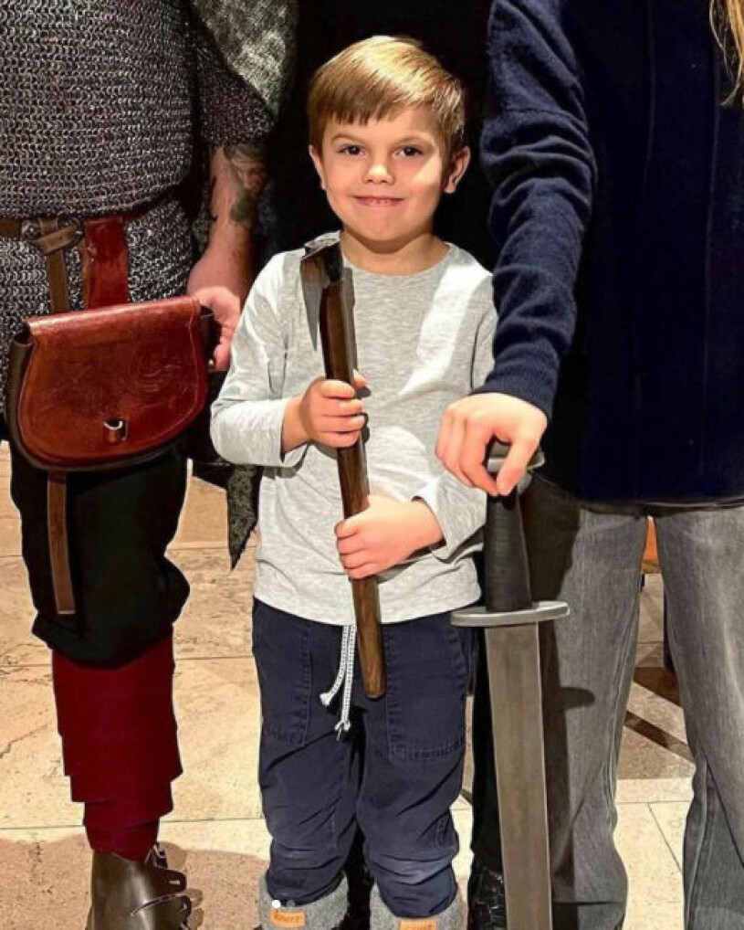 Prins Oscar, en mycket lycklig liten viking. Prins Oscar Vikingamuseet