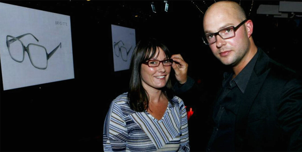 Svensk Damtidning har tidigare träffat Oscar Magnuson. Här provar vår reporter Adrienne Bönnelyche hans moderna bågar.