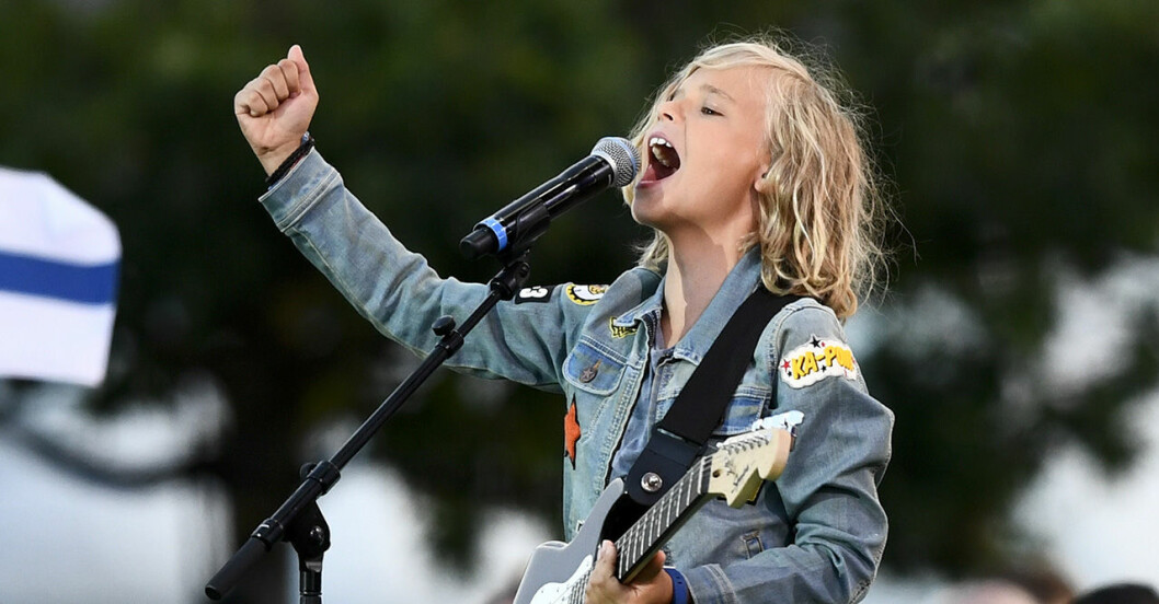 12-årige Oscar är den yngsta artisten som hittills fått kontrakt med Universal Music Sweden. Han blev känd i sociala medier och hans videos har miljontals visningar världen över. 12-årige Oscar är den yngsta artisten som hittills fått kontrakt med Universal Music Sweden. Han blev känd i sociala medier och hans videos har miljontals visningar världen över.