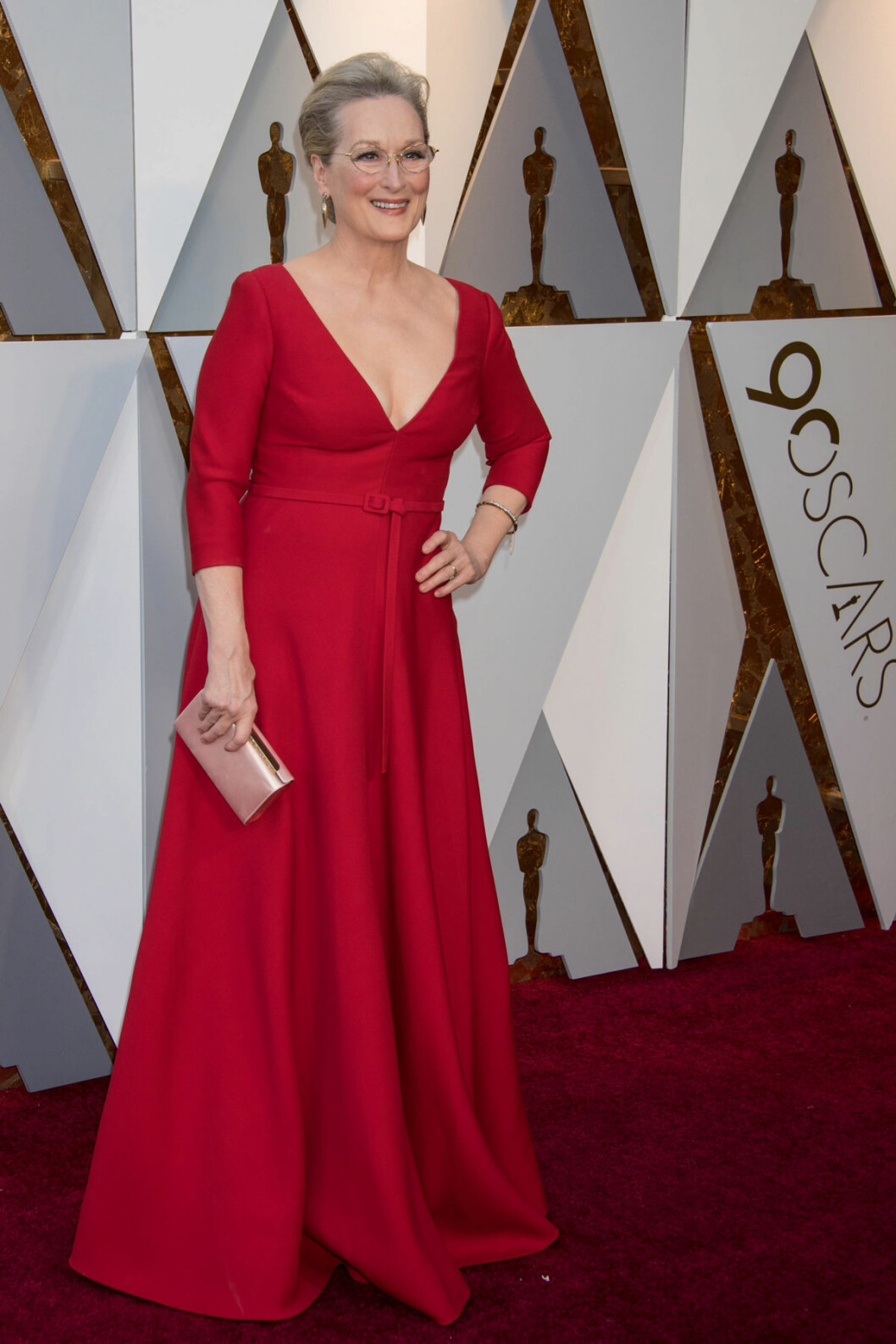 Meryl Streep i klänning från Christian Dior Haute Couture, skor från Stuart Weitzman och en Christian Louboutin-clutch.