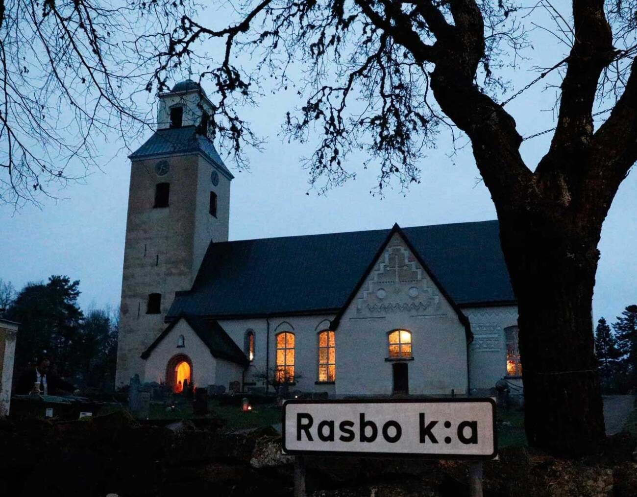 Oscar Oscis Bernadottes begravning ägde rum i Rasbo kyrka strax utanför Uppsala.